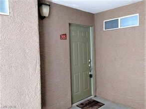 Building Photo - 2101 Blue Breeze Dr