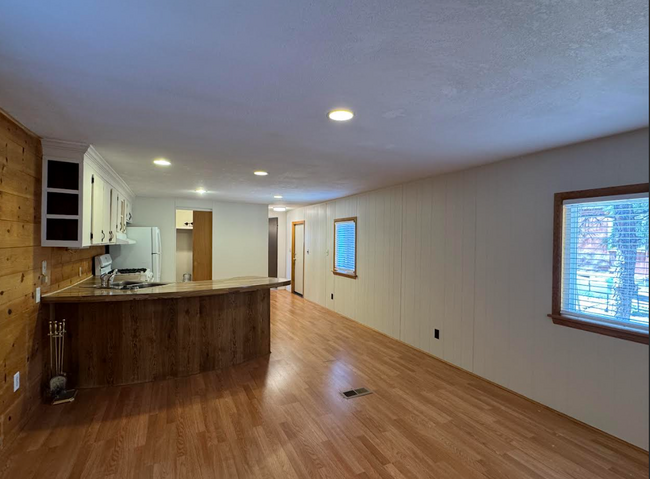 Building Photo - 327 Canyon Cir