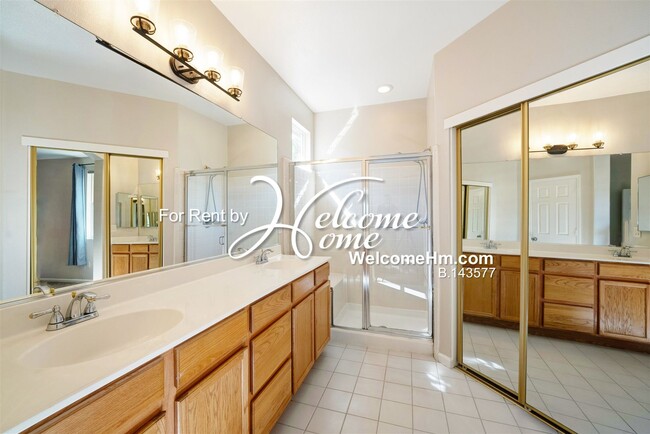 Building Photo - Beautiful Single Story Home In Double Diam...