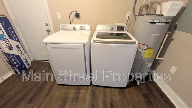 Building Photo - 7524 Sandy Creek Dr