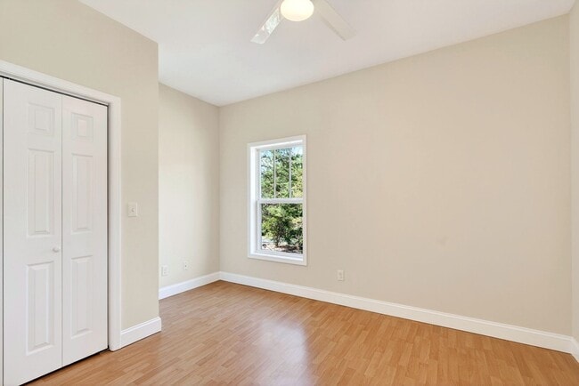 Building Photo - Black Mountain Long Term Rental!