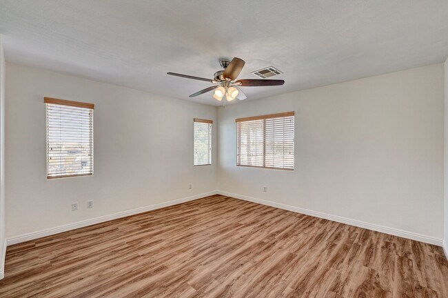 Building Photo - Fully Remodeled 3 Bed/ 2.5 Bath Home For Rent