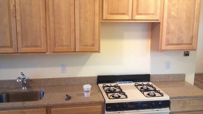 Building Photo - 77 Wesley St