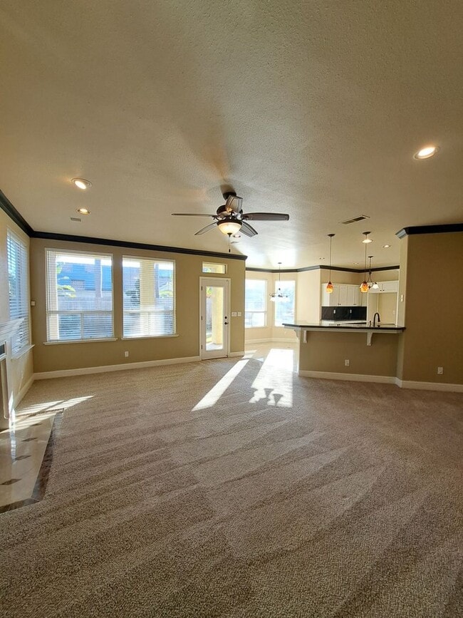 Building Photo - PRICE REDUCED TO $3450 & MOVE IN SPECIAL $450 OFF THE 1ST MONTH'S RENT – Spacious 5-Bedroom Fresn...