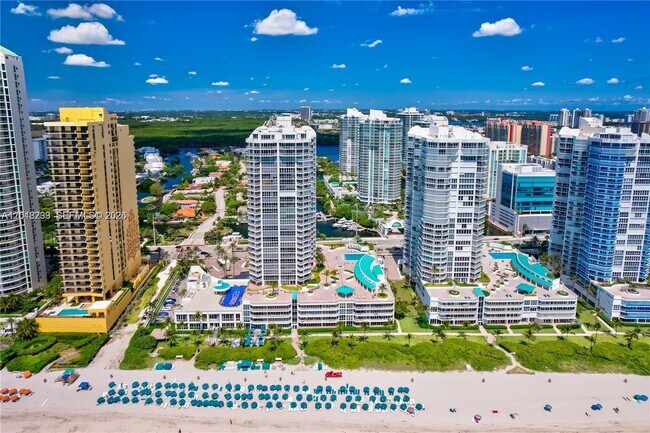 Building Photo - 16425 Collins Ave