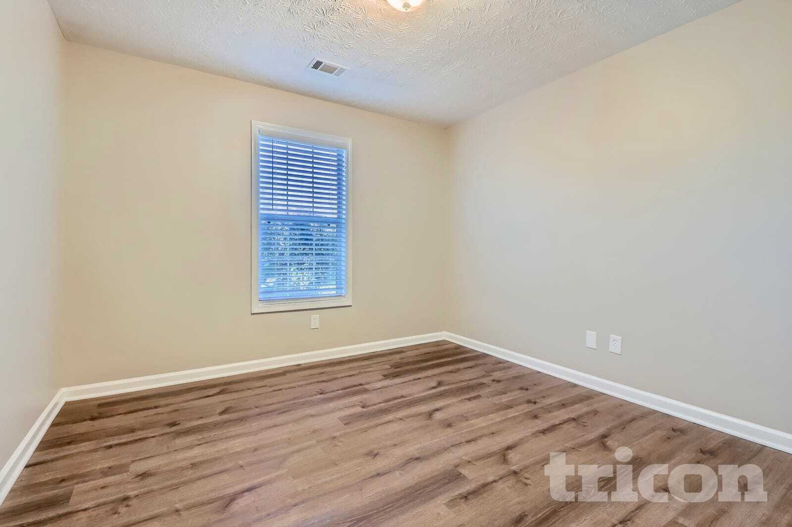 Building Photo - 90 Pebble Ln