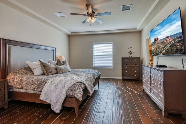 Building Photo - Westside area for Short or Long Term Rental(Completely Furnished) Beautiful 3 bed/2.5 baths