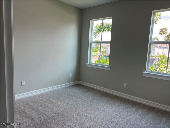 Building Photo - 393 Deauville Lp