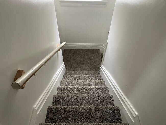 Building Photo - 413 E Garfield Ave