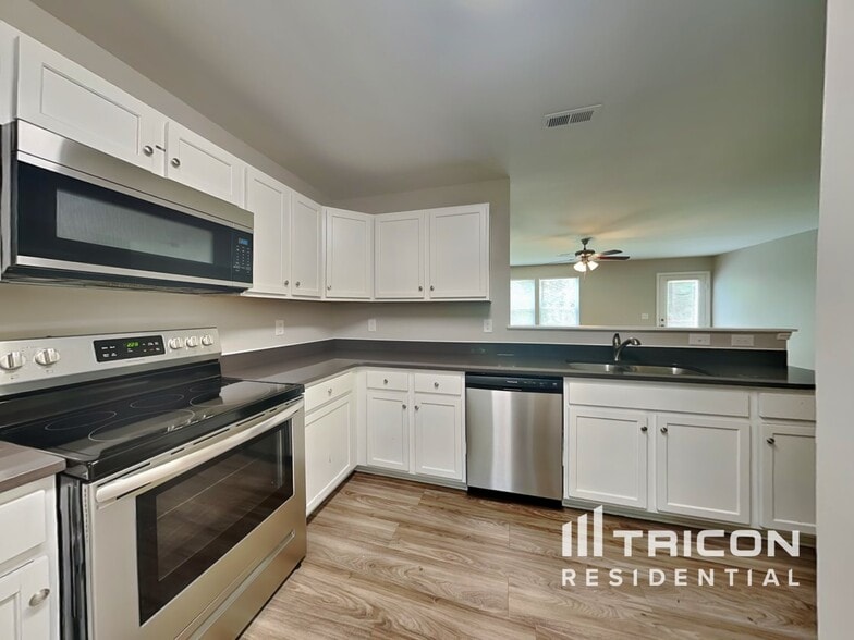 Building Photo - 1408 Logan Patrick Court