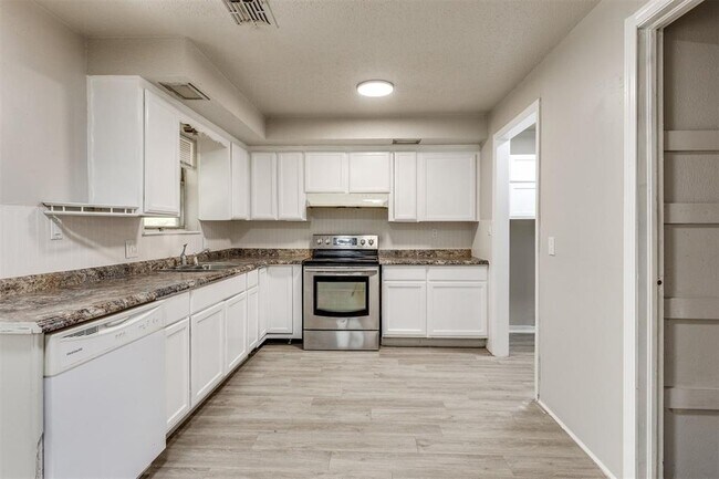 Building Photo - 2908 SW 62nd St