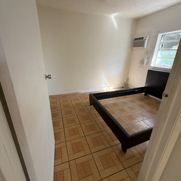 Building Photo - 1716 SW 11th St