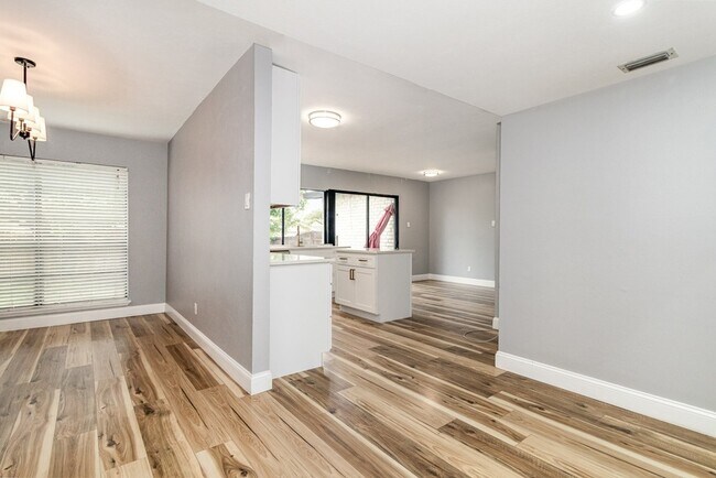 Building Photo - 4716 Roberts Dr