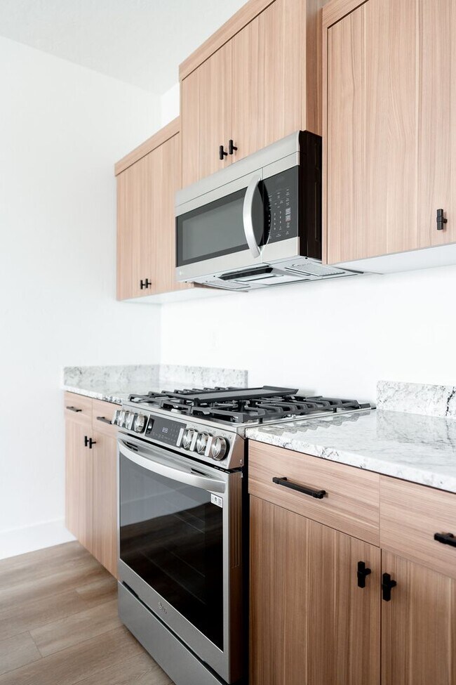 Building Photo - $1,799.00 for this 1 car garage, 2 bed, 2.5 bath