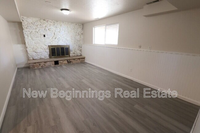 Building Photo - 1204 Commanchero Dr