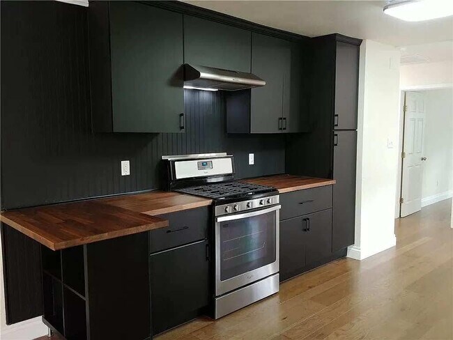 Building Photo - 1705 Singleton Ave