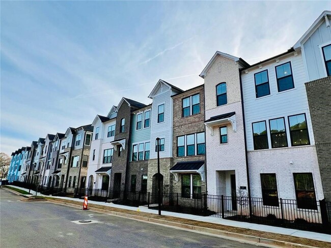 Building Photo - 375 Walker Ave