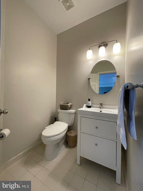 Building Photo - 102 Lounsbury Pl