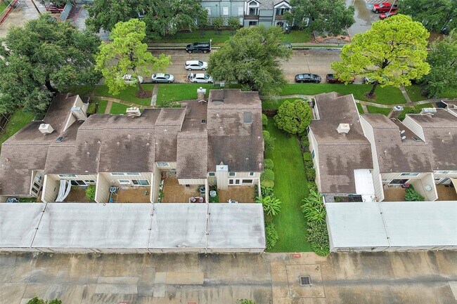 Building Photo - 2387 Crescent Park Dr