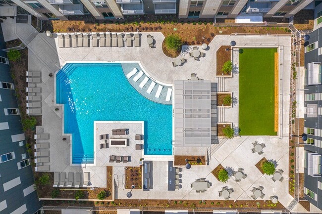 Building Photo - Luxia Preston