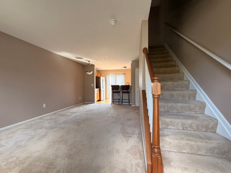 Building Photo - 717 Lazelle Rd