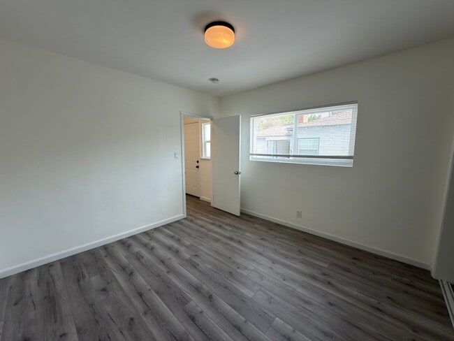 Building Photo - 1110 Mira Mar Ave