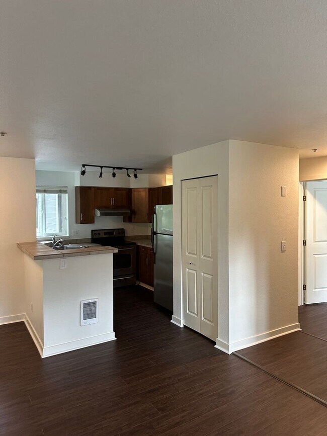 Building Photo - Nice 2 bed / 1 bath Condo in Bothell!