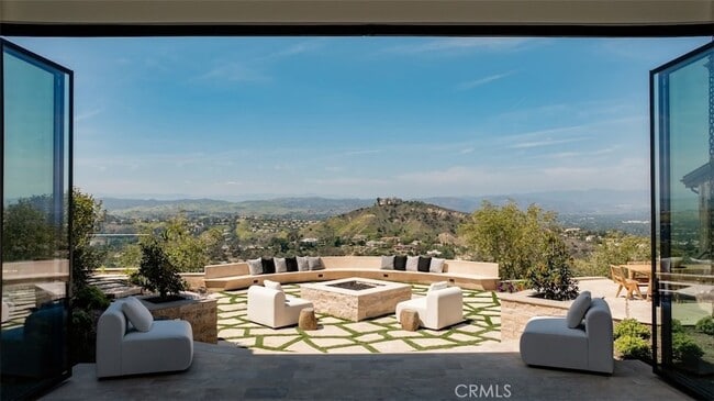 Building Photo - 3121 Old Topanga Canyon Rd