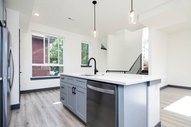 Building Photo - 3569 S Pennsylvania St