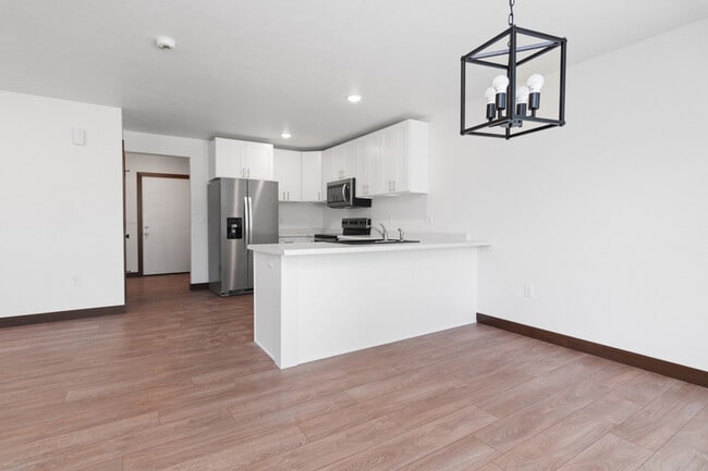 Building Photo - 735 Hoffman Rd