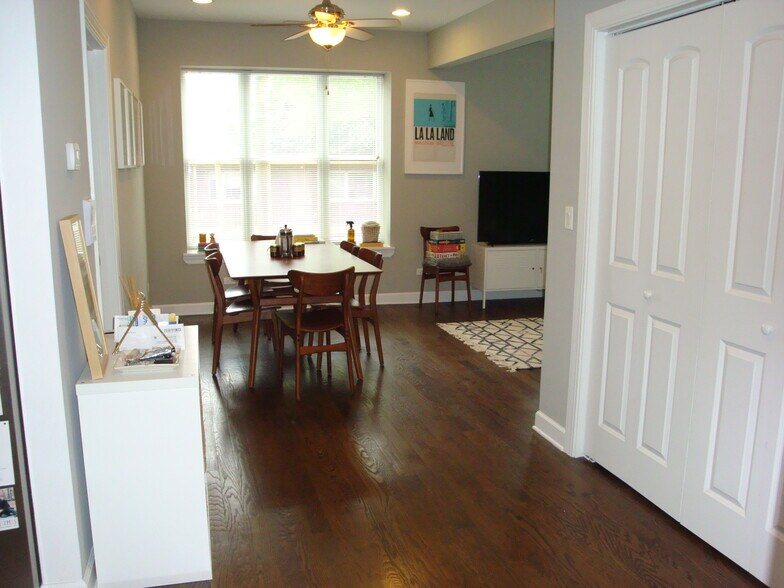 Dining room - 2800 W Logan Blvd