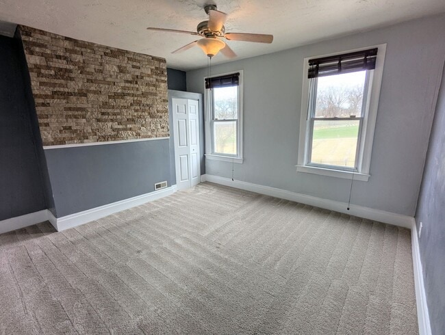 Building Photo - Spacious 4 Bedroom 2 Full Bathroom Home (Perry South)