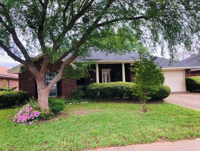 Building Photo - $500 OFF FIRST MONTHS RENT-STOCKWELL PLACE...