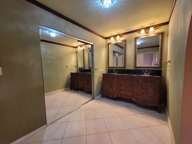 Building Photo - Beautiful 5 Bedroom La Habra Home