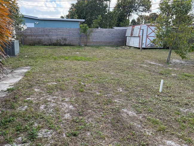 Building Photo - 605 SW 22nd Ave