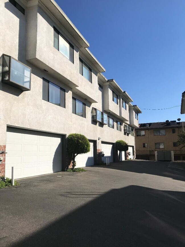 14237 Foothill Blvd 14237 Foothill Blvd Sylmar CA 91342 Apartment Finder