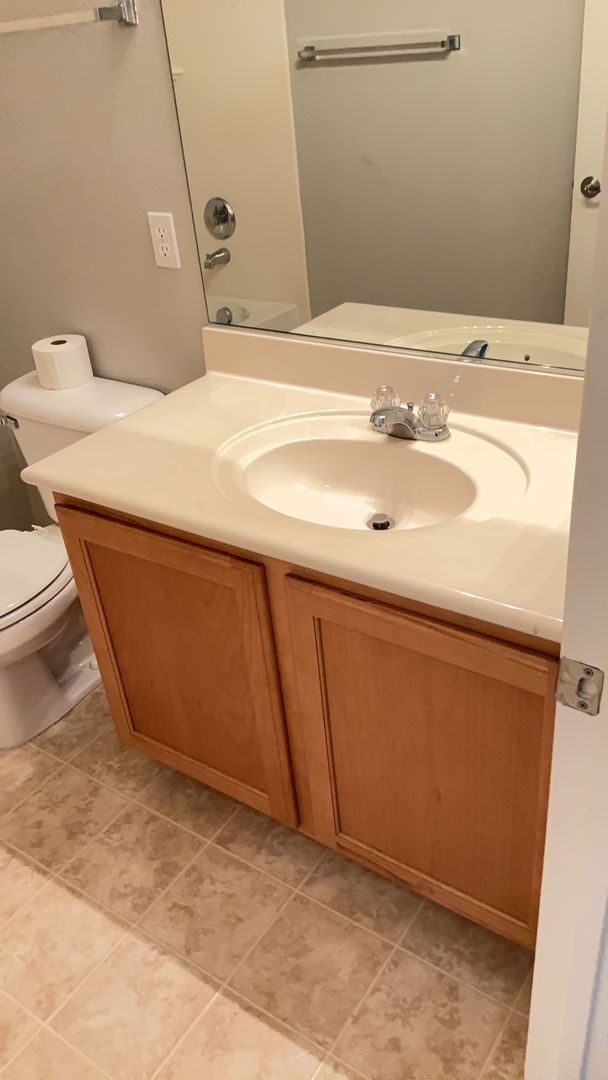 Building Photo - Condo 2 bedroom 2 bathroom Gated Entrance