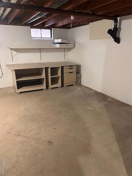 Building Photo - 1136 W Rowland St