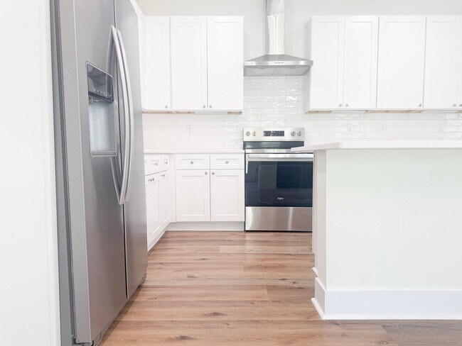 Building Photo - 3-Bedroom Home Steps from Resort-Style Pool with Jack-and-Jill Bath