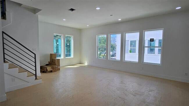 Building Photo - 3415 St Emanuel St