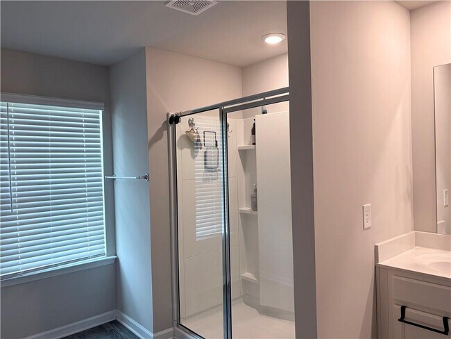 Building Photo - 511 Ruths Dr