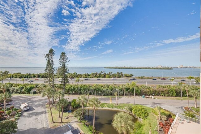 Building Photo - 7430 Sunshine Skyway Ln S