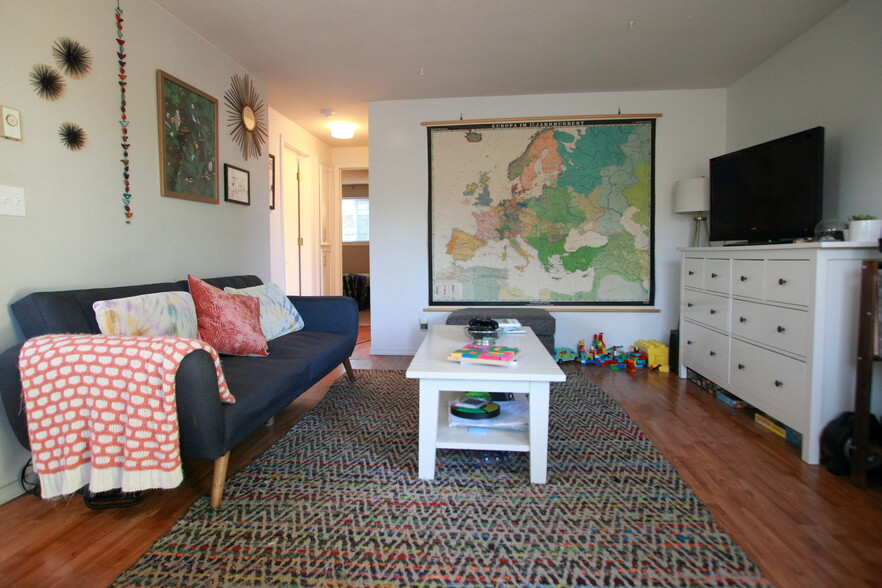 Building Photo - 4925 SE 71st Ave