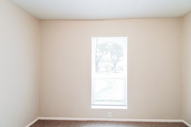 Building Photo - 5310 Riverwood Dr