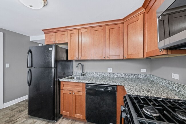 Building Photo - 233 Llewellyn Ave