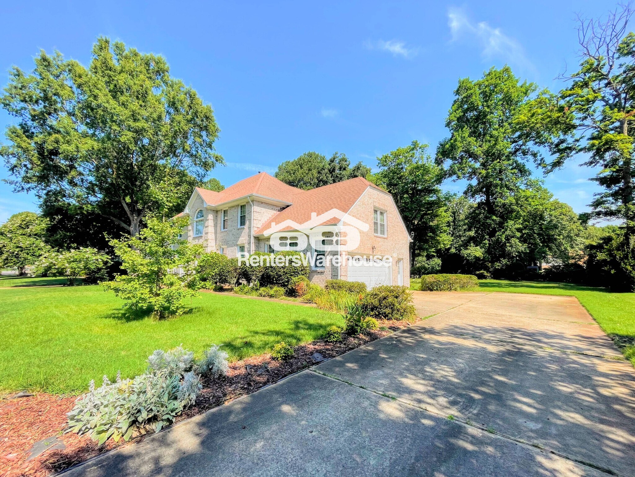 Building Photo - 1006 Fairway Dr