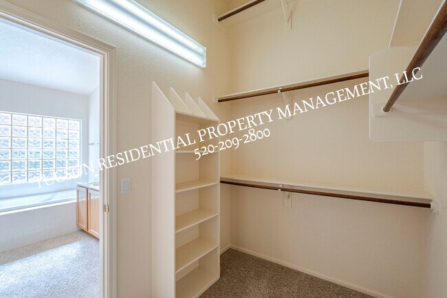 Building Photo - 11174 N Sand Pointe Dr