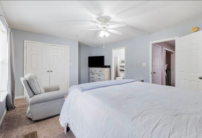 Building Photo - 17 Shell Ave SE