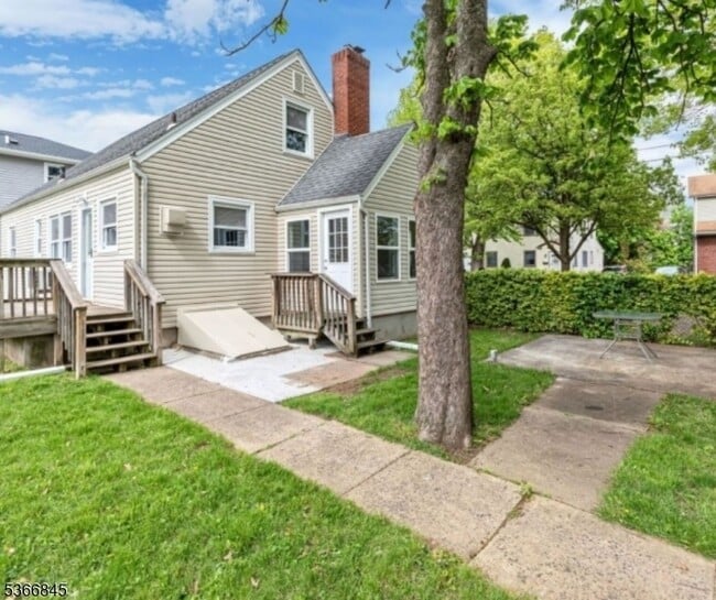 Building Photo - 208 N 16th St