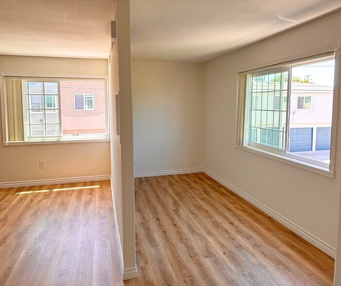 Building Photo - 985 Valencia St